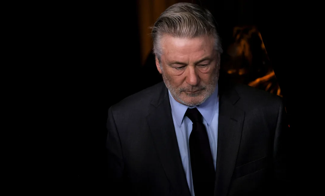 Baldwin Seeks Dismissal of Charges in “Rust” Shooting, Citing Prosecutorial Misconduct
