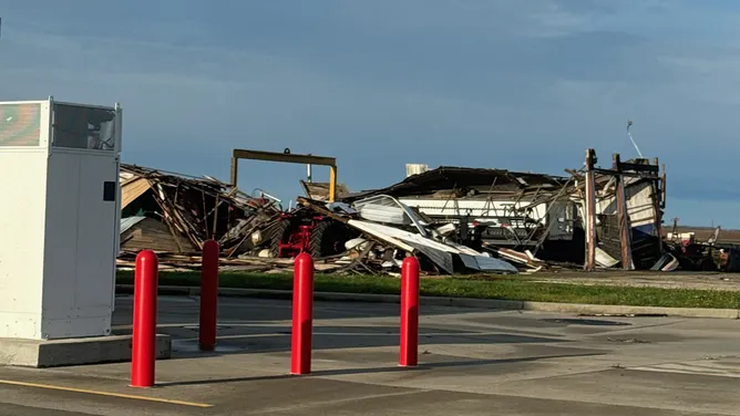 Thousands Left in Dark After Severe Storms Batter Ohio Valley