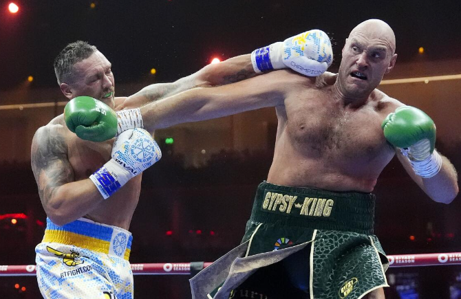 Usyk Defeats Fury to Become Undisputed Heavyweight Champion