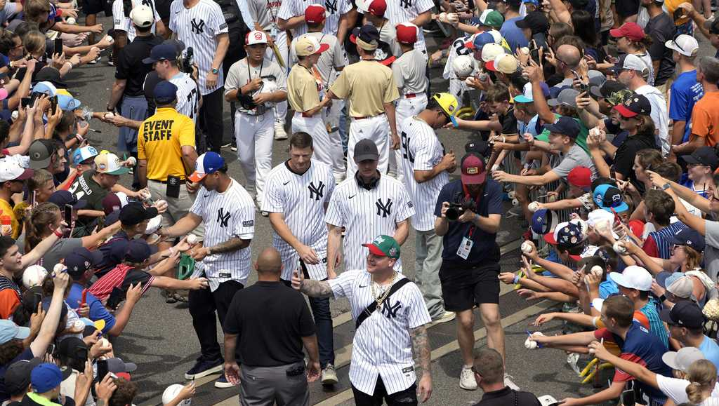 Yankees and Tigers Relive Childhood at Little League World Series