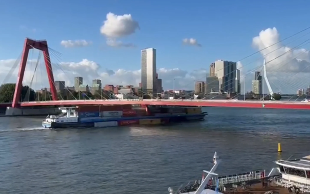 Container Ship Collides with Willemsbrug in Rotterdam, Five Containers Lost