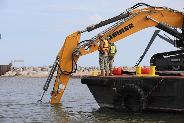 U.S. Army Corps of Engineers and Navy Partner on Experimental Dredging at Michigan Harbor