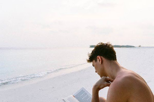 Why Successful People Read with Purpose—and Why It’s So Attractive