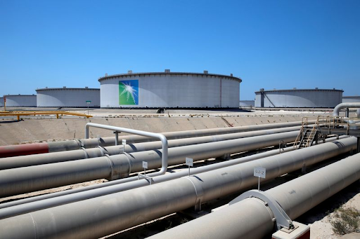 Saudi Arabia Cuts Oil Prices Amid Tariff Turmoil to Regain Market Control